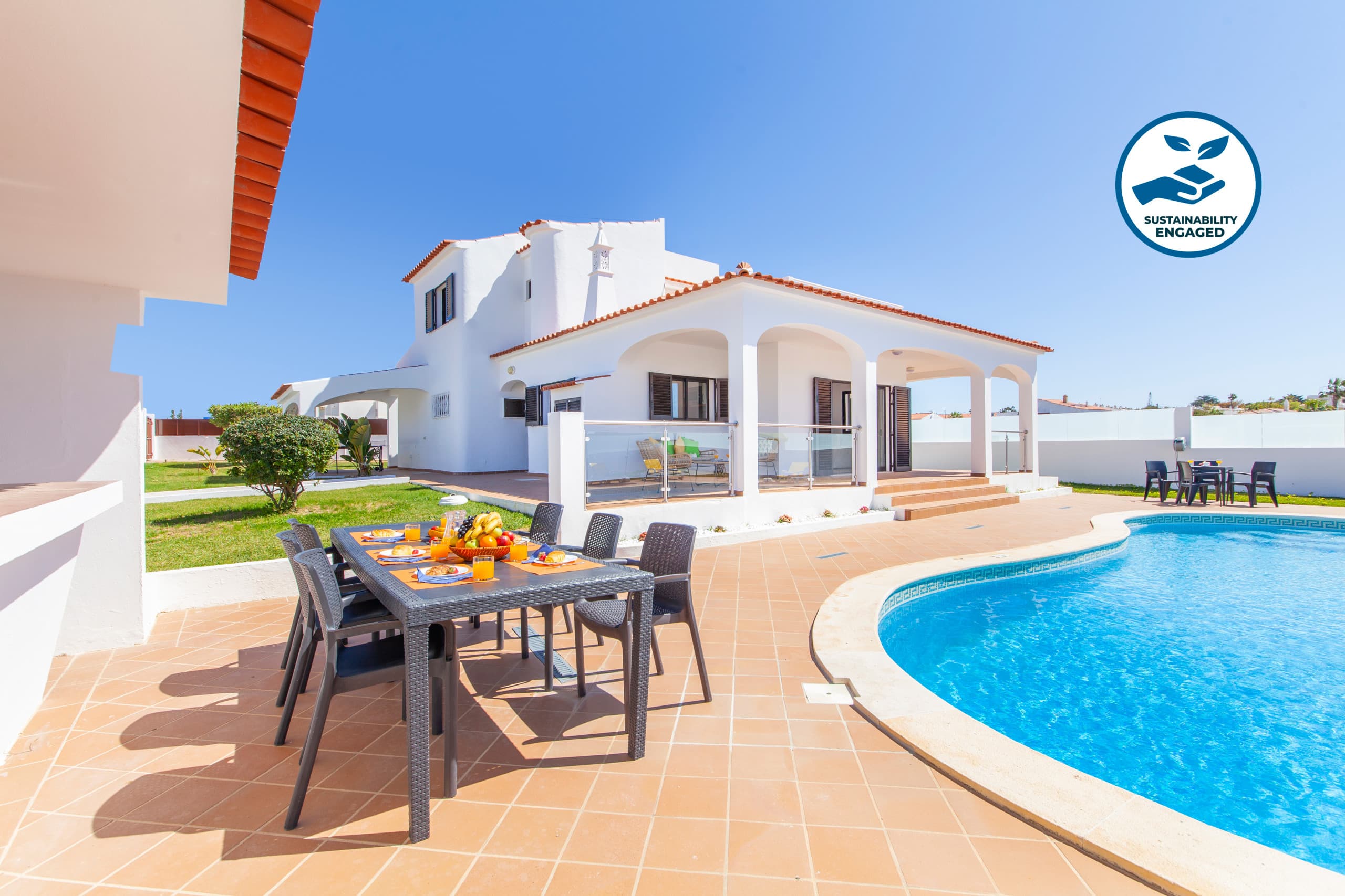 Spacious villa with BBQ and pool in Albufeira - EXTERIOR