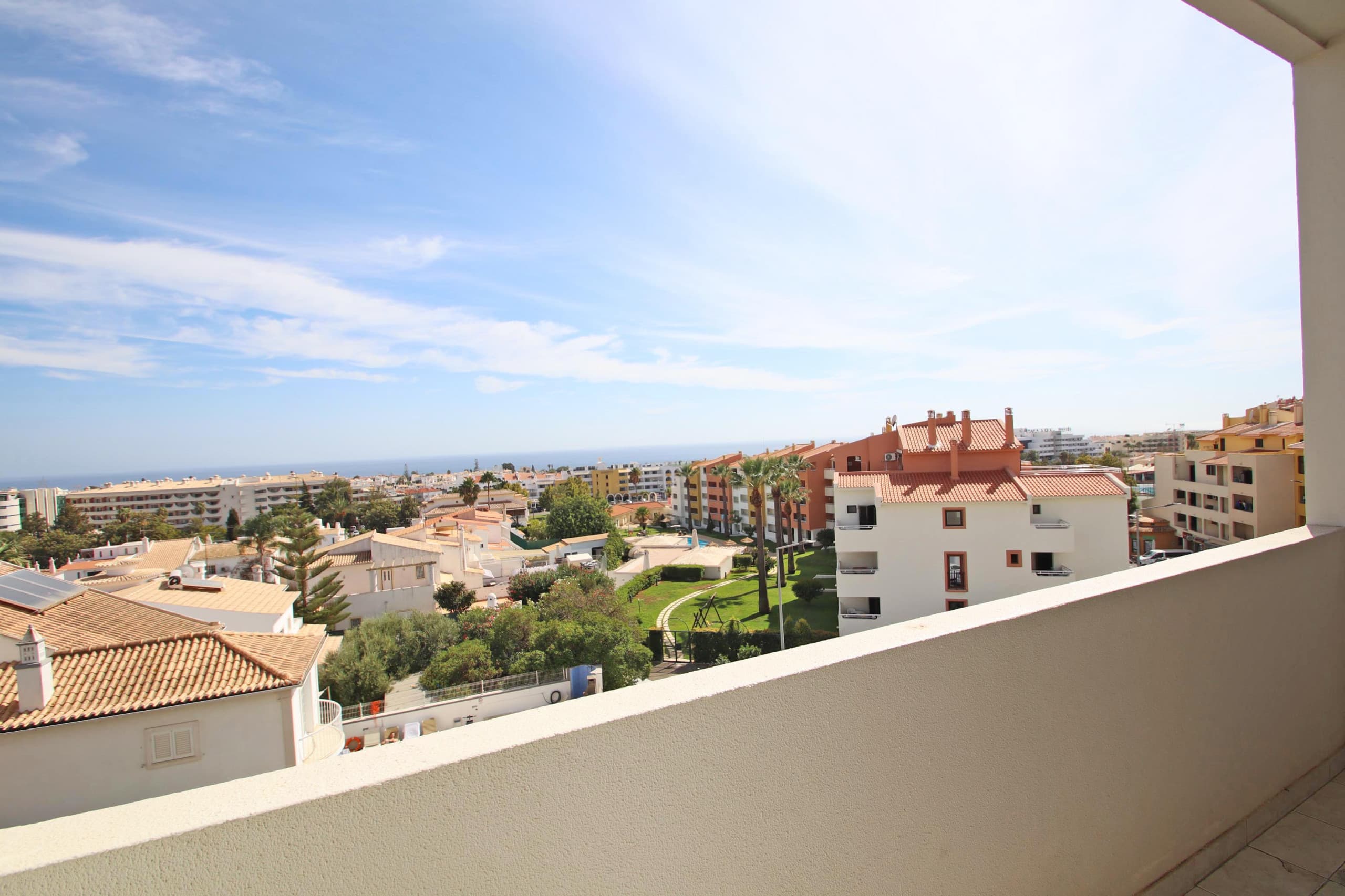 2-bedroom Apartment in Albufeira with Sea View, Prime Location - OTHERS